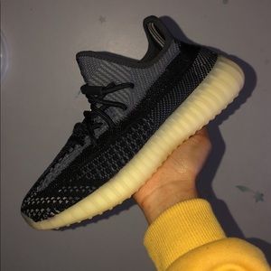 Yeezy 350 V2 Carbon